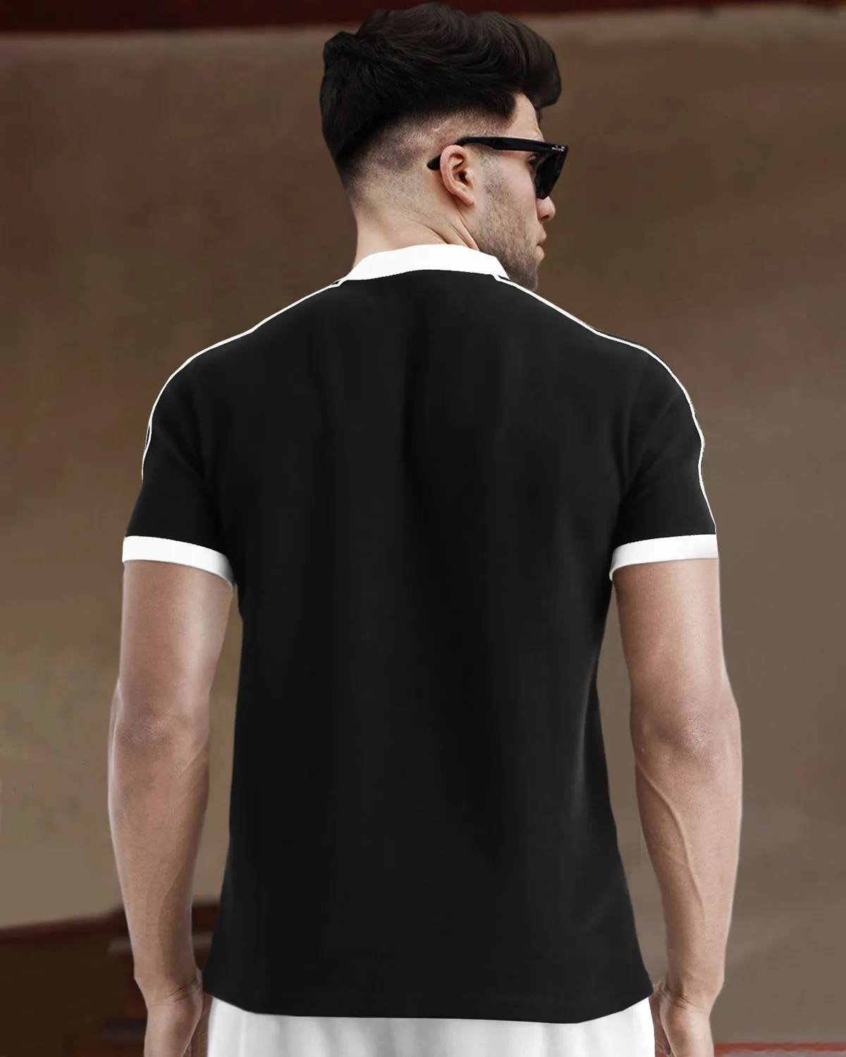 men Black-White contrast zip neck T-Shirt